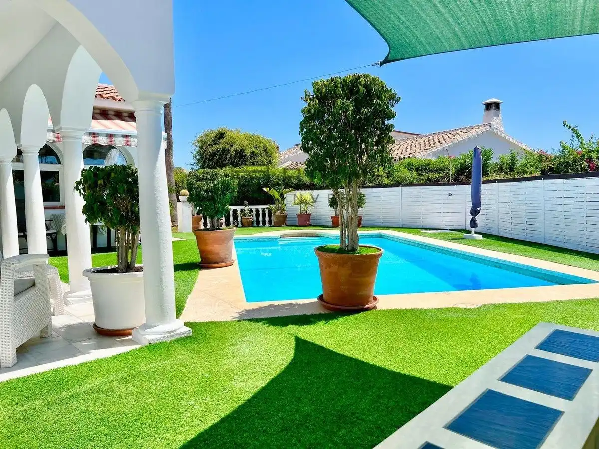 Villa con piscina in vendita a El Faro, imagen 4