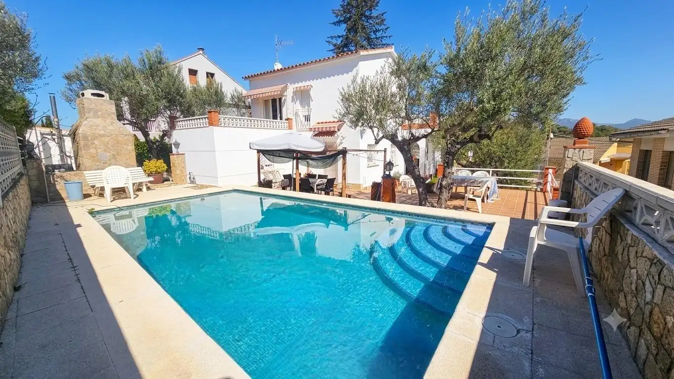 Piscina de Casa o chalet en venta en Esparreguera con Calefacción, Jardín privado y Terraza