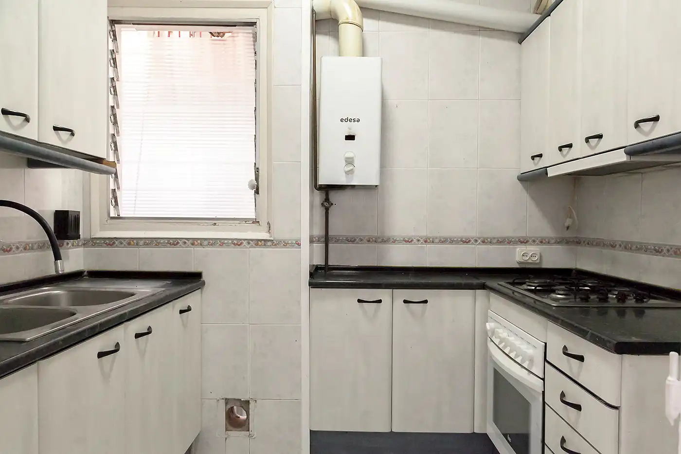 Küche von Wohnung zum Verkauf in Barcelona mit Balkon und Alarm