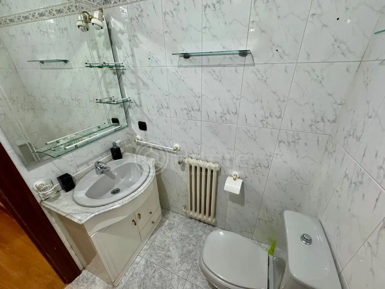 Badezimmer von Wohnung zur Miete in Salamanca mit Heizung und Möbliert