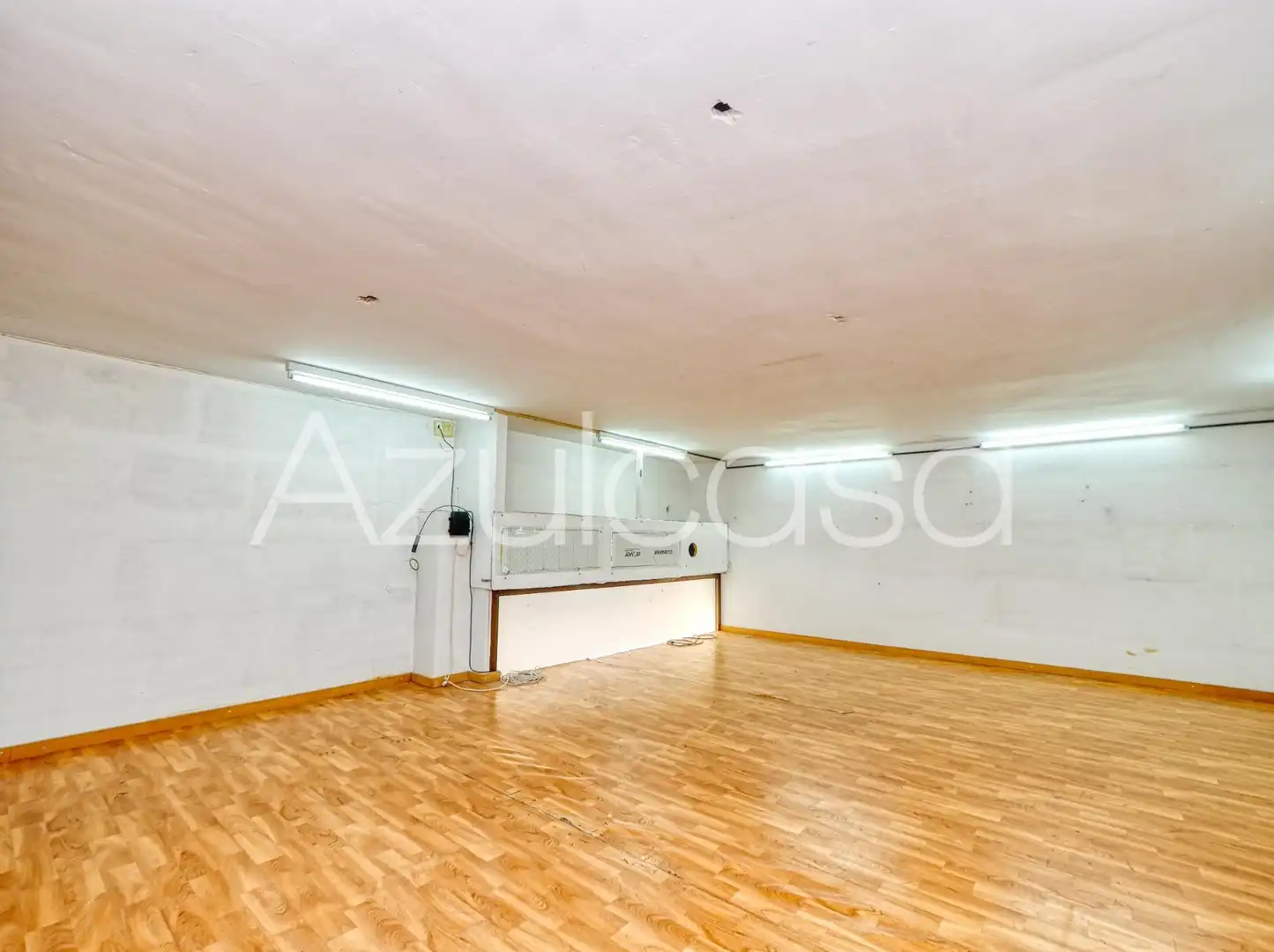 Commercial properties for sale in Alicante / Alacant  with Air Conditioner