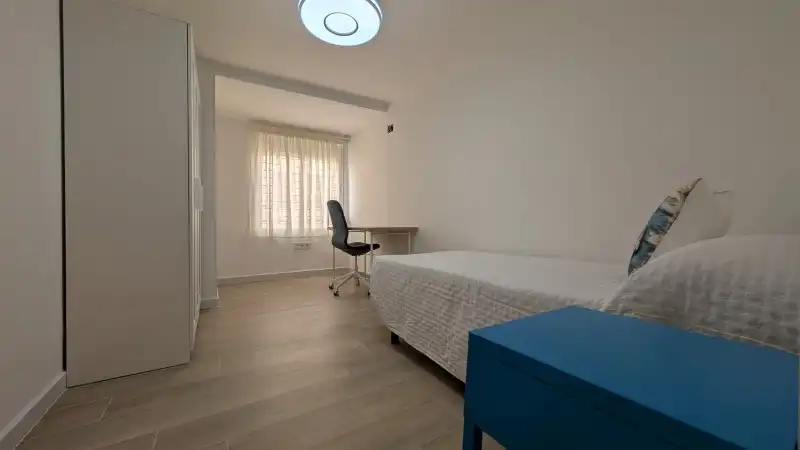 Schlafzimmer von Wohnung zur Miete in Elche / Elx mit Möbliert, Ofen und Waschmaschine
