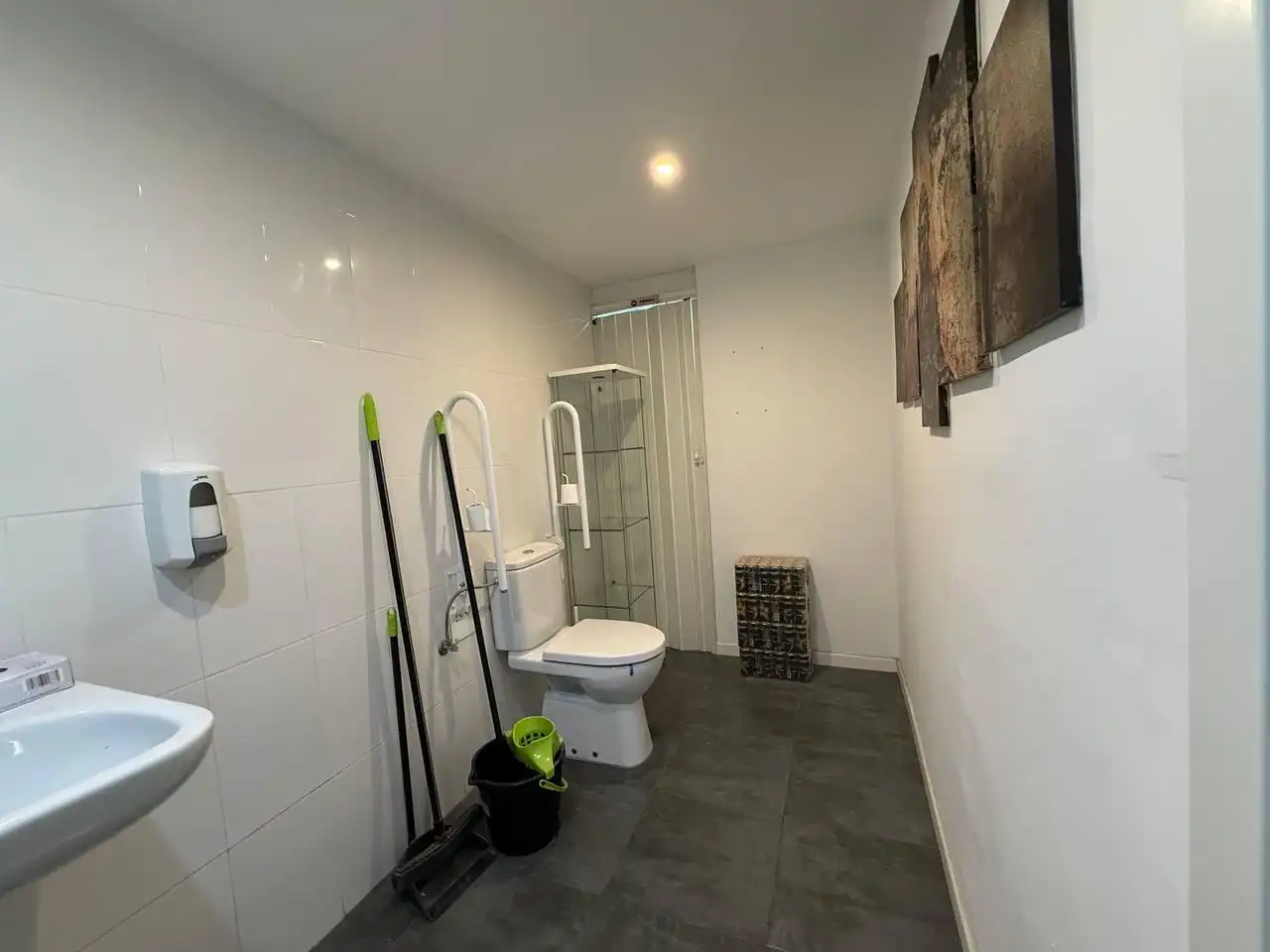 Baño de Local de alquiler en Madrid