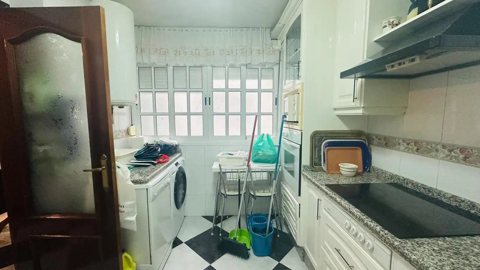Küche von Wohnung zum Verkauf in Sevilla mit Klimaanlage, Heizung und Terrasse