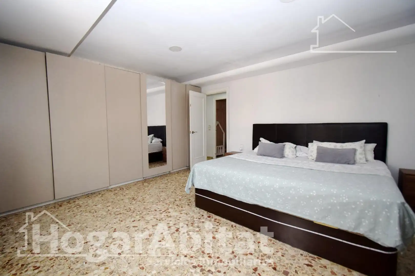 Habitación de Ático en venta en Catarroja con Terraza, Trastero y Balcón