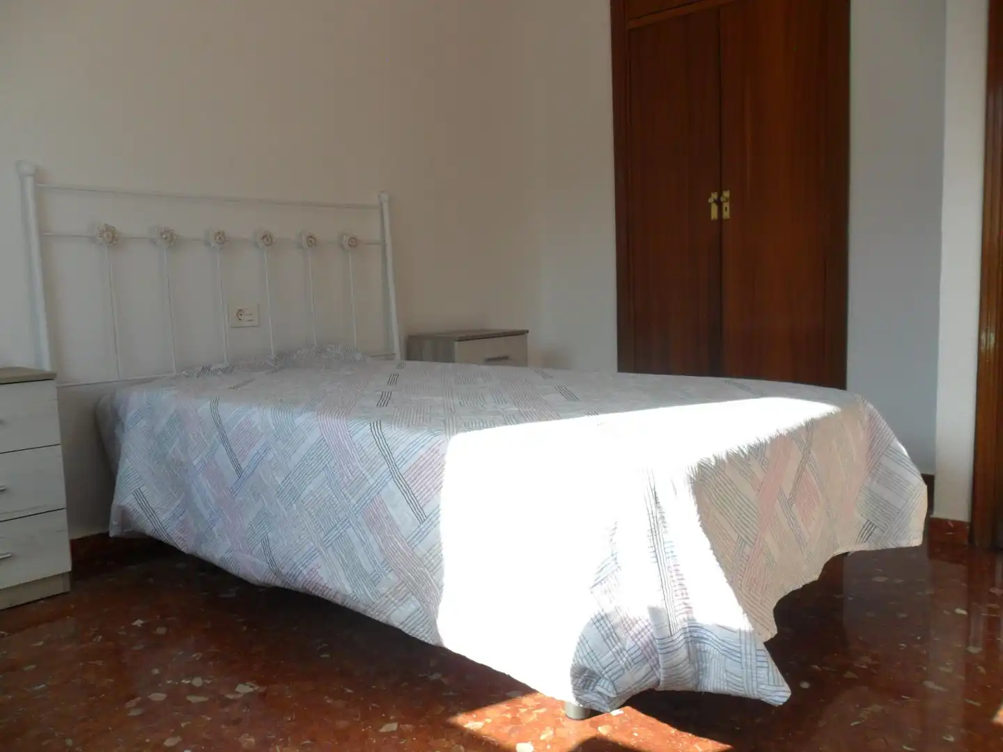 Schlafzimmer von Dachboden zur Miete in Maracena mit Terrasse, Abstellraum und Möbliert