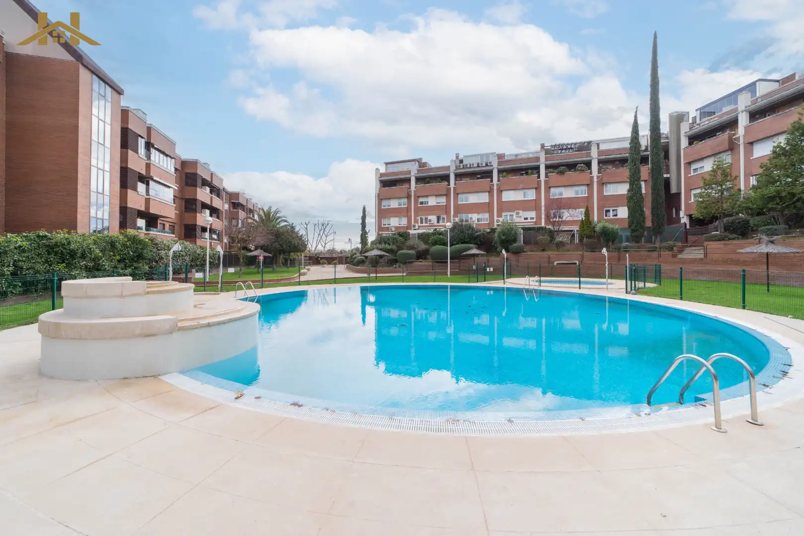 Schwimmbecken von Maisonette zum Verkauf in Pozuelo de Alarcón mit Klimaanlage, Heizung und Terrasse