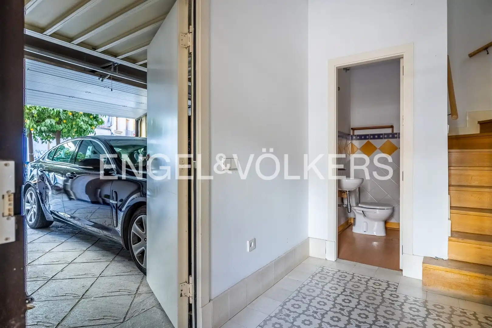 Houses for sale in Sevilla  with Air Conditioner, Heating and Storage room