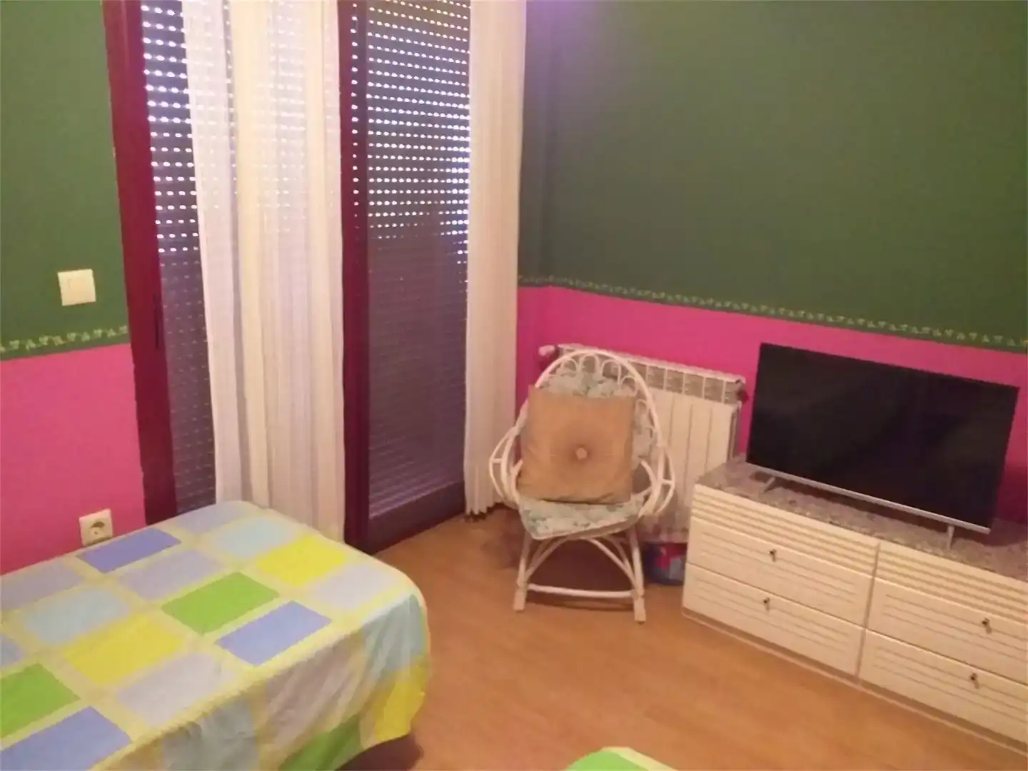Habitación de Casa adosada en venta en Villavaliente con Parquet, Trastero y Amueblado