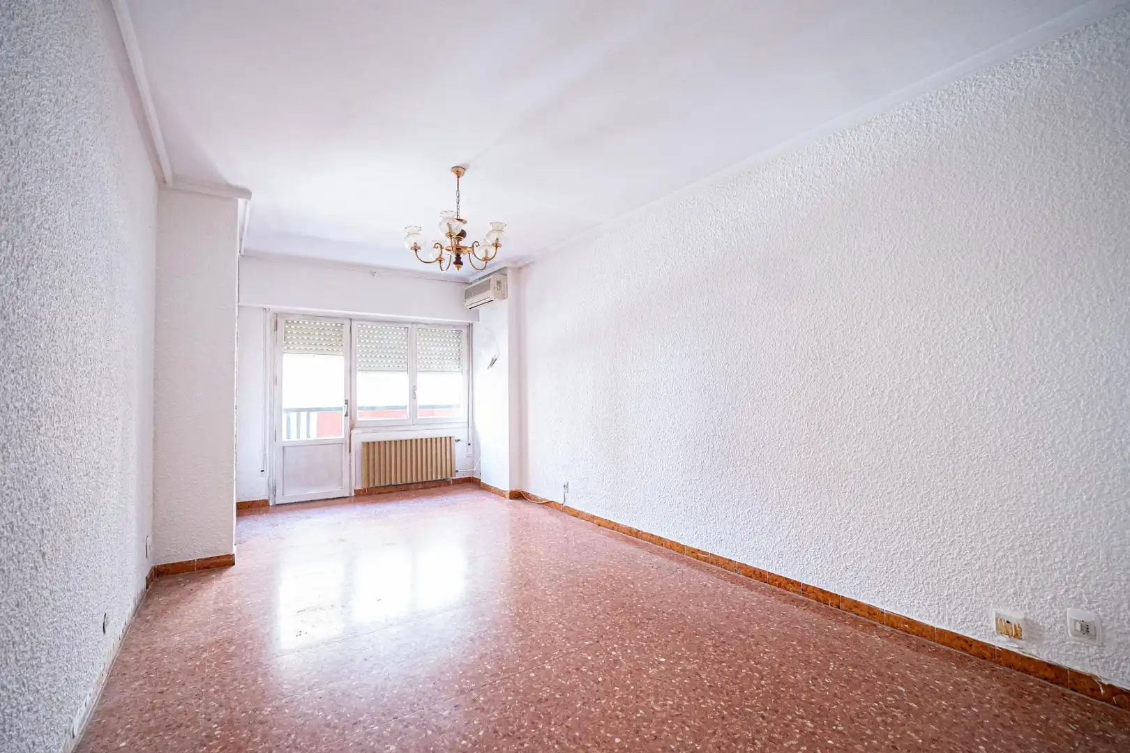 Sala d'estar de Pis en venda en Zaragoza amb Aire condicionat, Calefacció i Traster