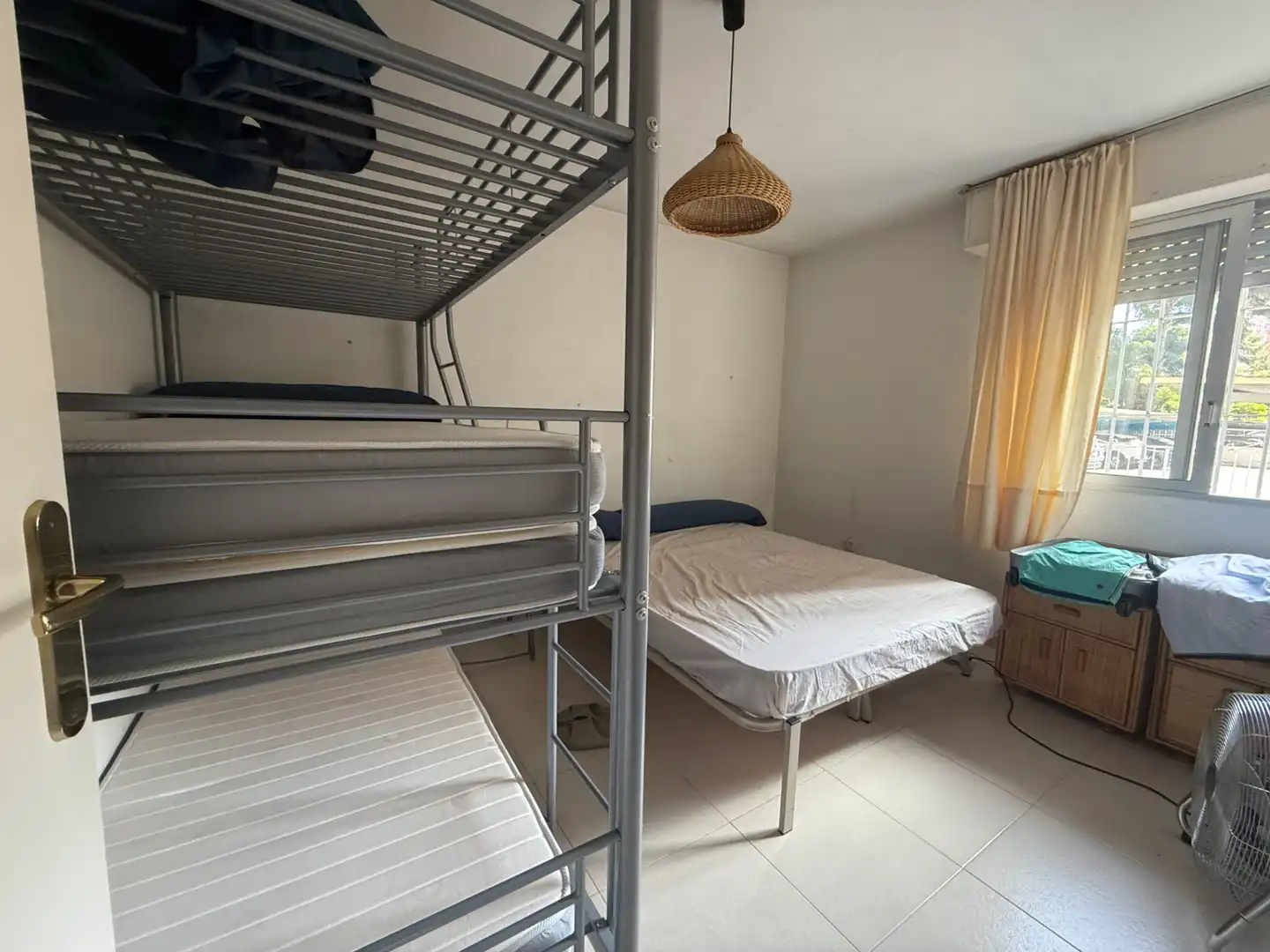 Habitación de Apartamento en venta en Benidorm con Terraza, Amueblado y Horno