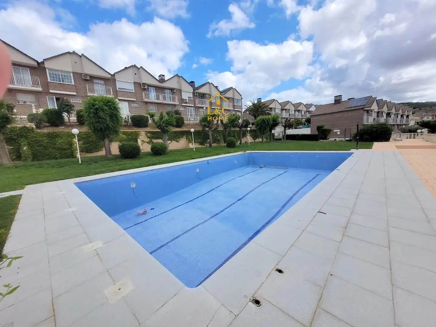 Piscina de Casa adosada en venda en Morata de Tajuña amb Aire condicionat, Calefacció i Jardí privat