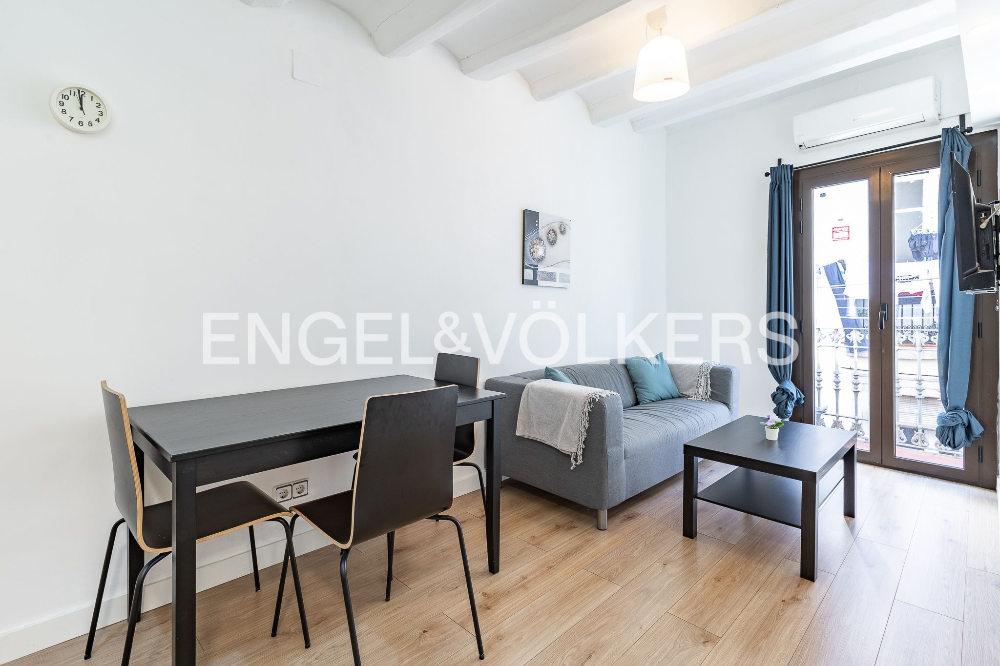 Living room of Flat for sale in  Barcelona Capital  with Air Conditioner, Heating and Balcony