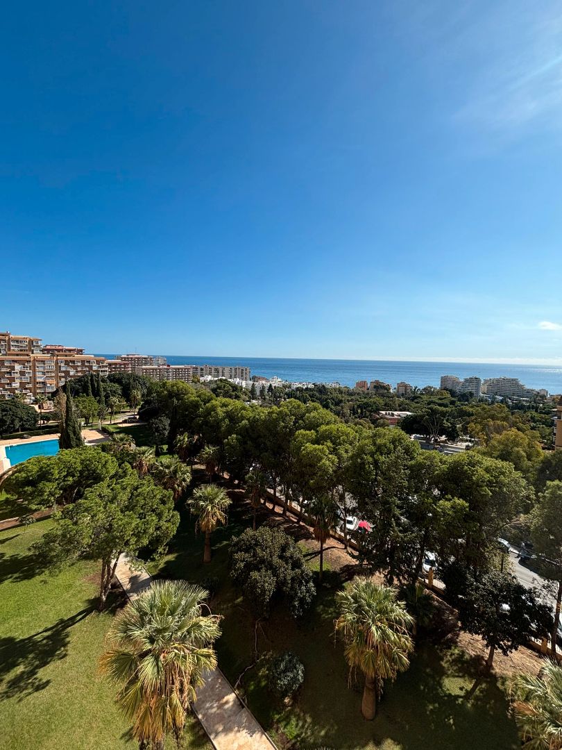 Vista exterior de Apartament en venda en Benalmádena amb Terrassa, Moblat i Piscina comunitària