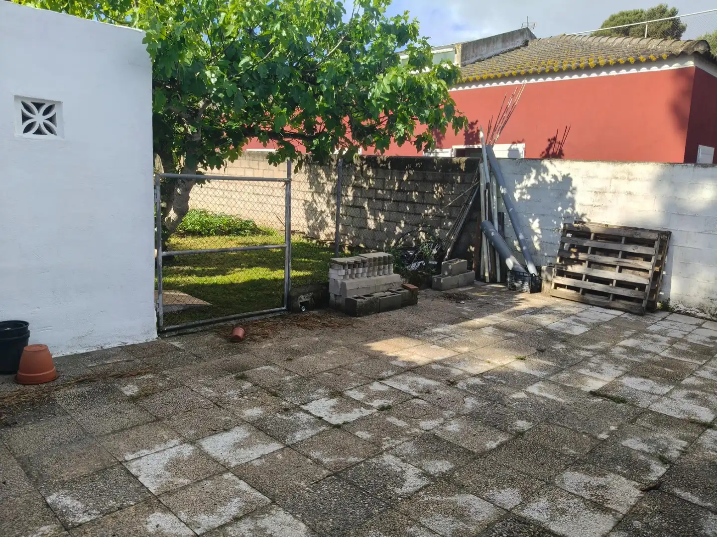 Garden of Houses for sale in Chiclana de la Frontera  with Air Conditioner, Swimming Pool and Alarm