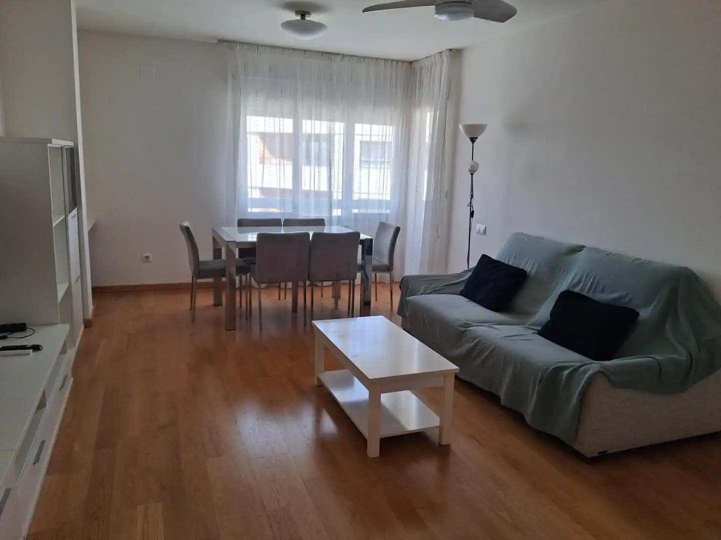 Sala de estar de Apartamento en venta en Albacete con Calefacción, Trastero y Balcón