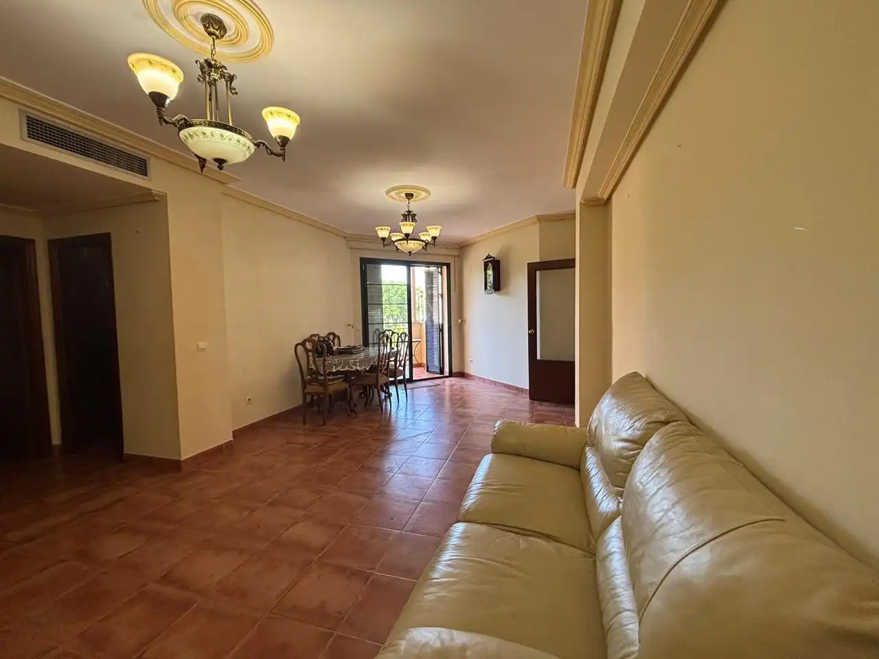 Sala d'estar de Pis de lloguer en Dos Hermanas amb Aire condicionat, Terrassa i Moblat