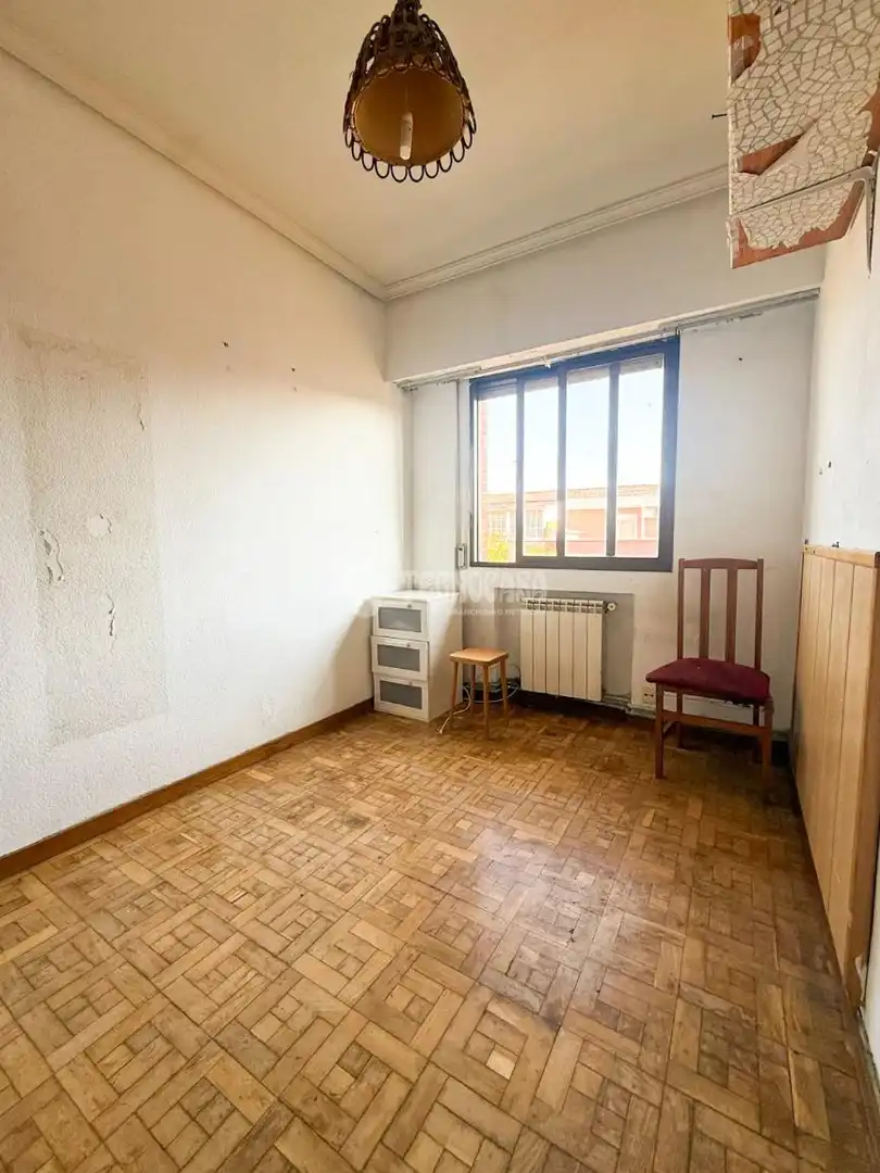 Dormitori de Pis en venda en Madrid amb Calefacció, Parquet i Terrassa
