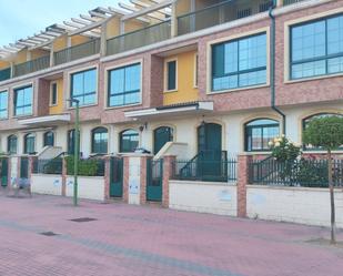 Vista exterior de Casa o xalet de lloguer en Burgos Capital amb Calefacció, Jardí privat i Parquet