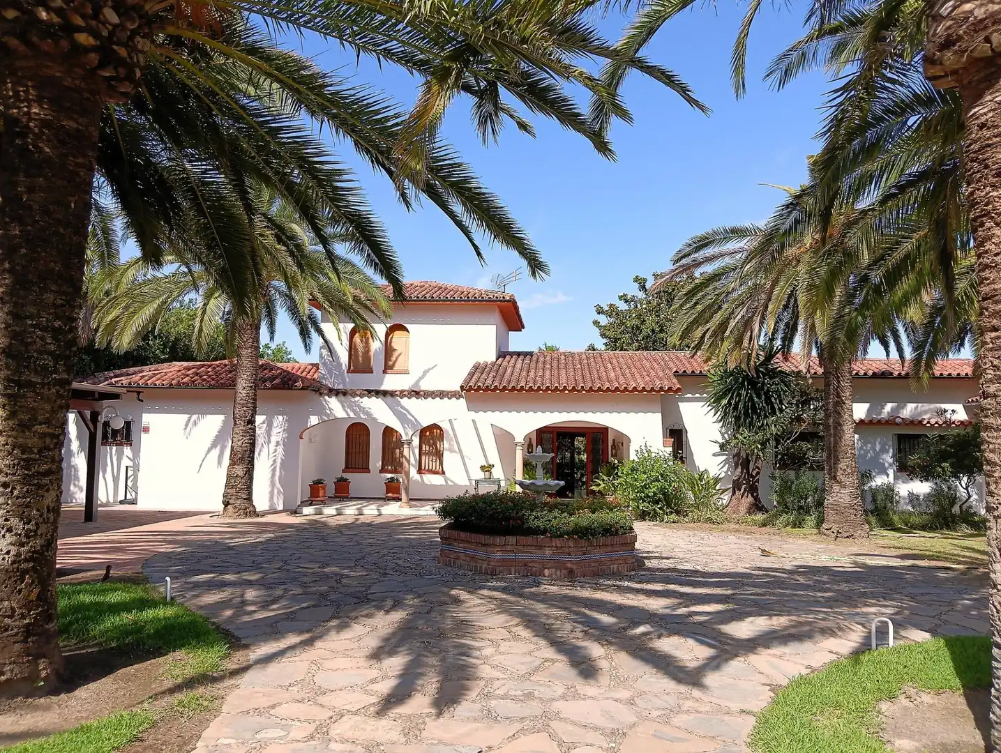 Vista exterior de Casa o xalet en venda en El Bosque amb Piscina comunitària