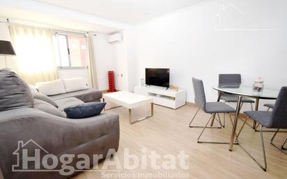 Living room of Flat for sale in  Valencia Capital  with Air Conditioner, Heating and Balcony