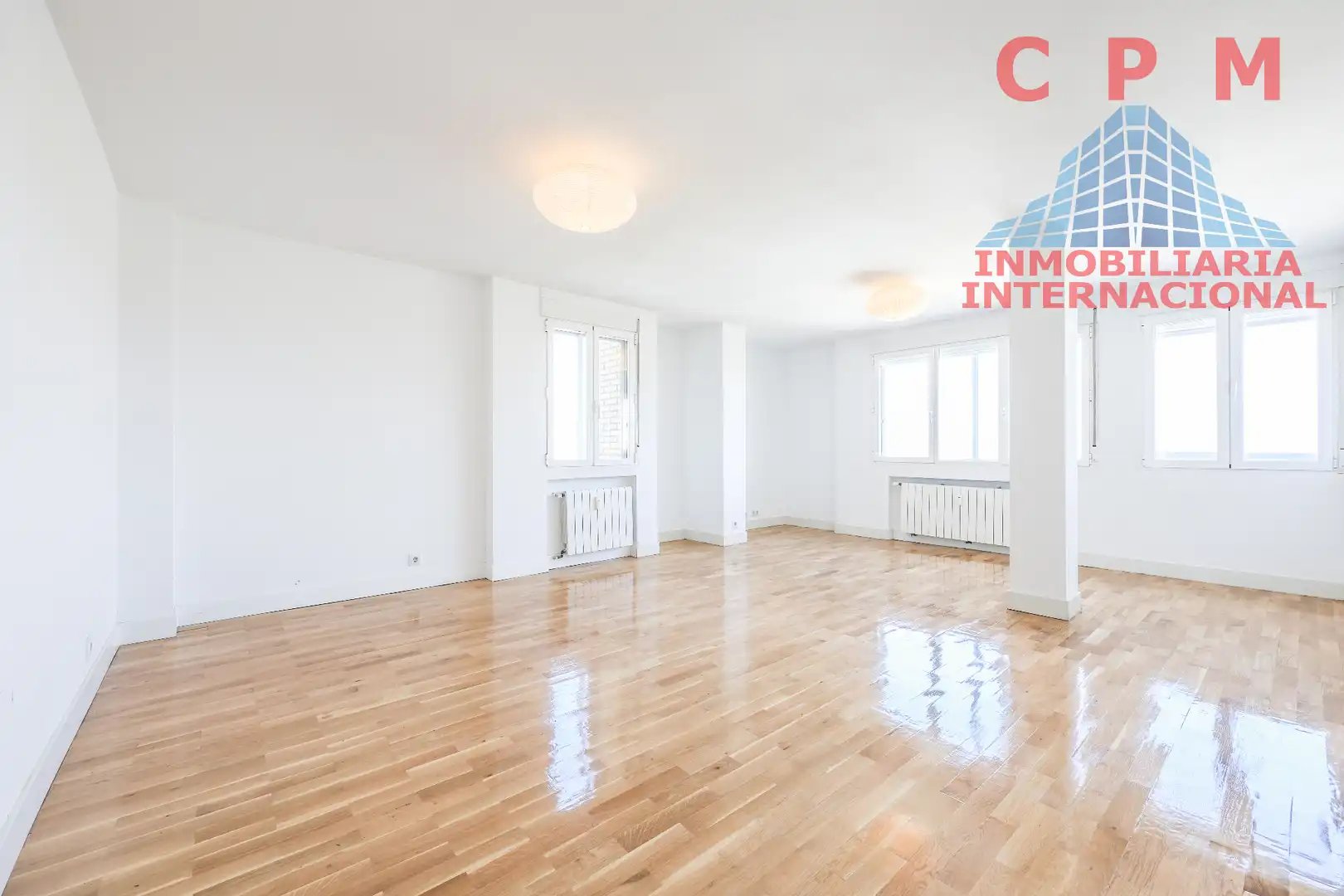 Living room of Flat for rent in Madrid  with Air Conditioner, Heating and Parquet flooring