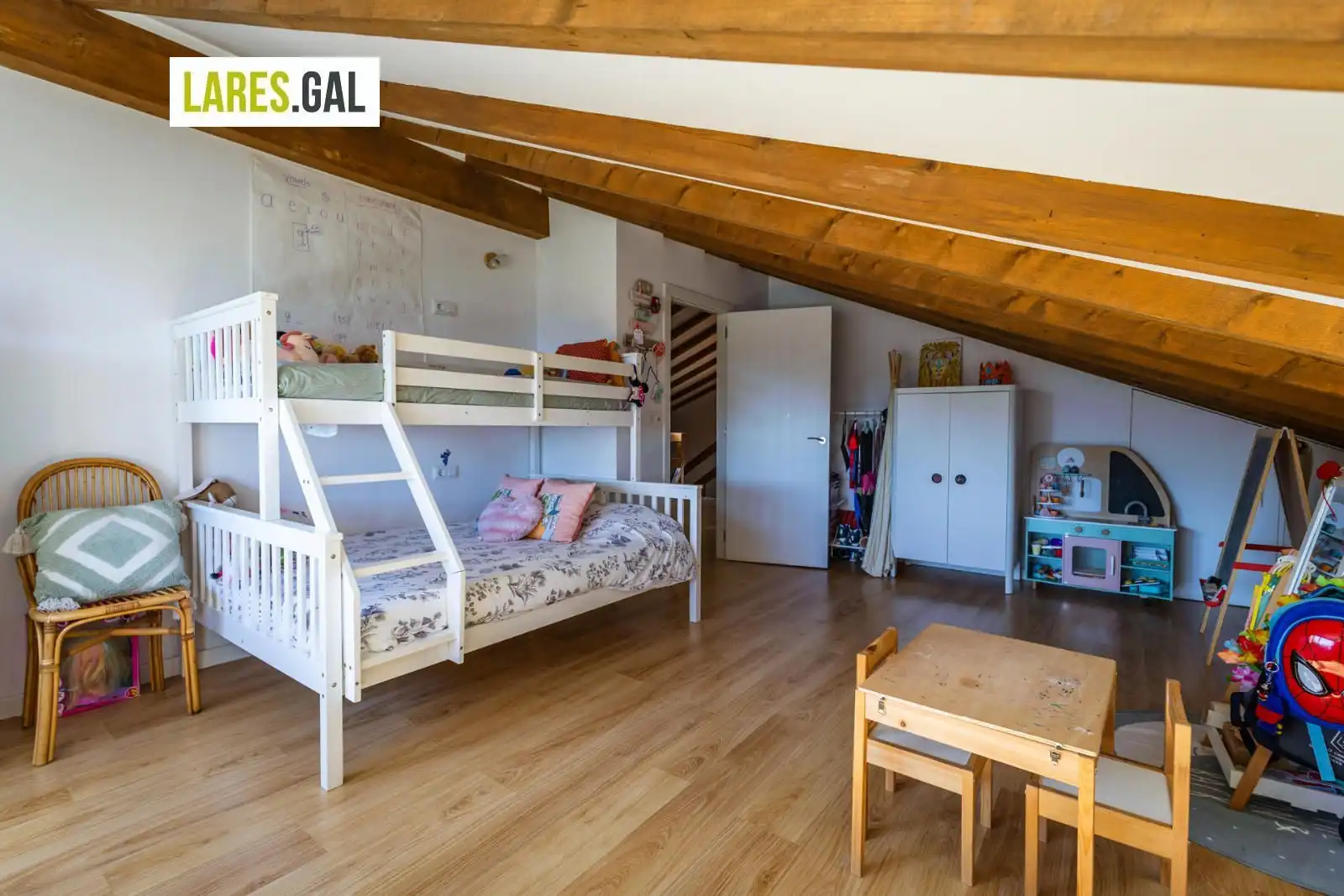 Dormitori de Casa o xalet en venda en Moaña amb Calefacció, Piscina i Moblat