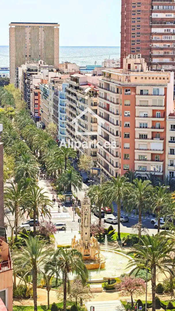 Vista exterior de Piso en venta en Alicante / Alacant con Aire acondicionado, Terraza y Balcón