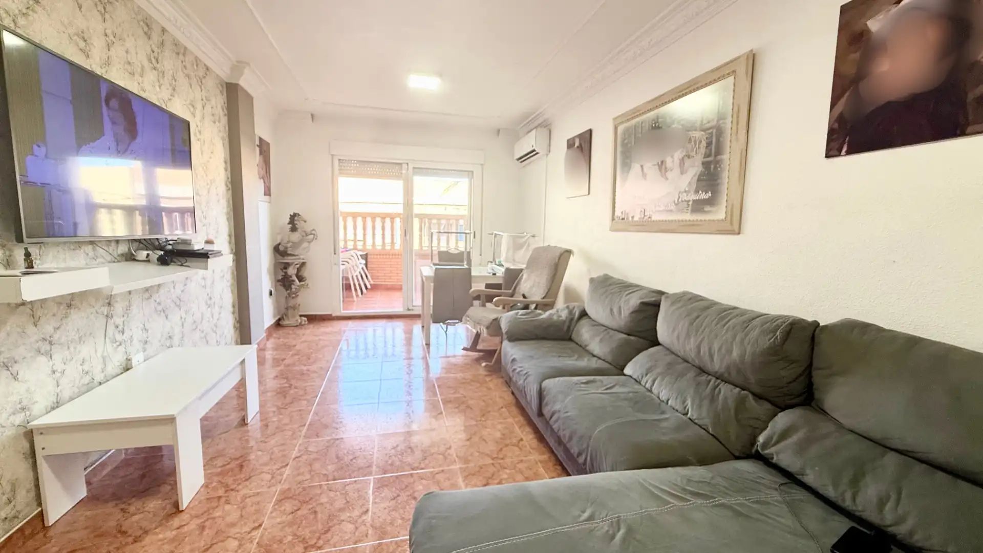 Sala d'estar de Pis en venda en Roquetas de Mar amb Terrassa i Moblat