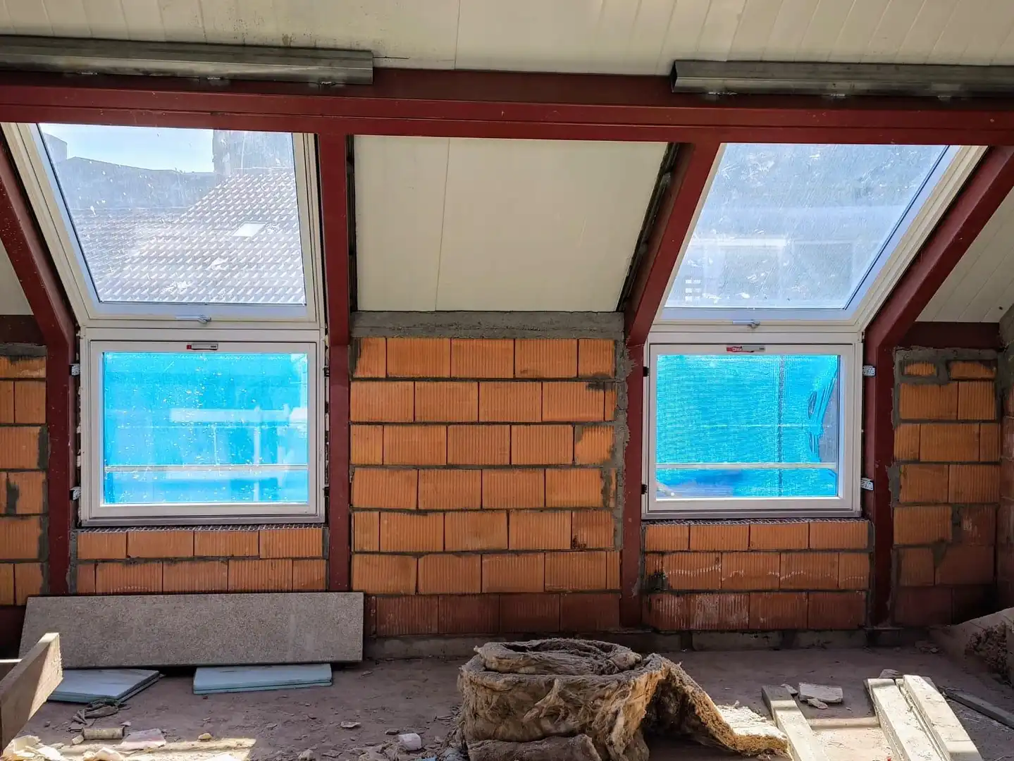 Vista exterior de Casa o xalet en venda en Carballo amb Calefacció, Terrassa i Moblat