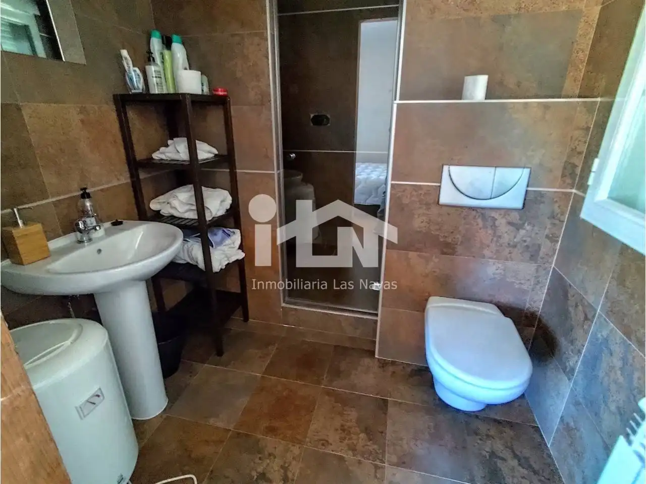 Bany de Casa o xalet en venda en Las Navas del Marqués  amb Calefacció, Jardí privat i Terrassa