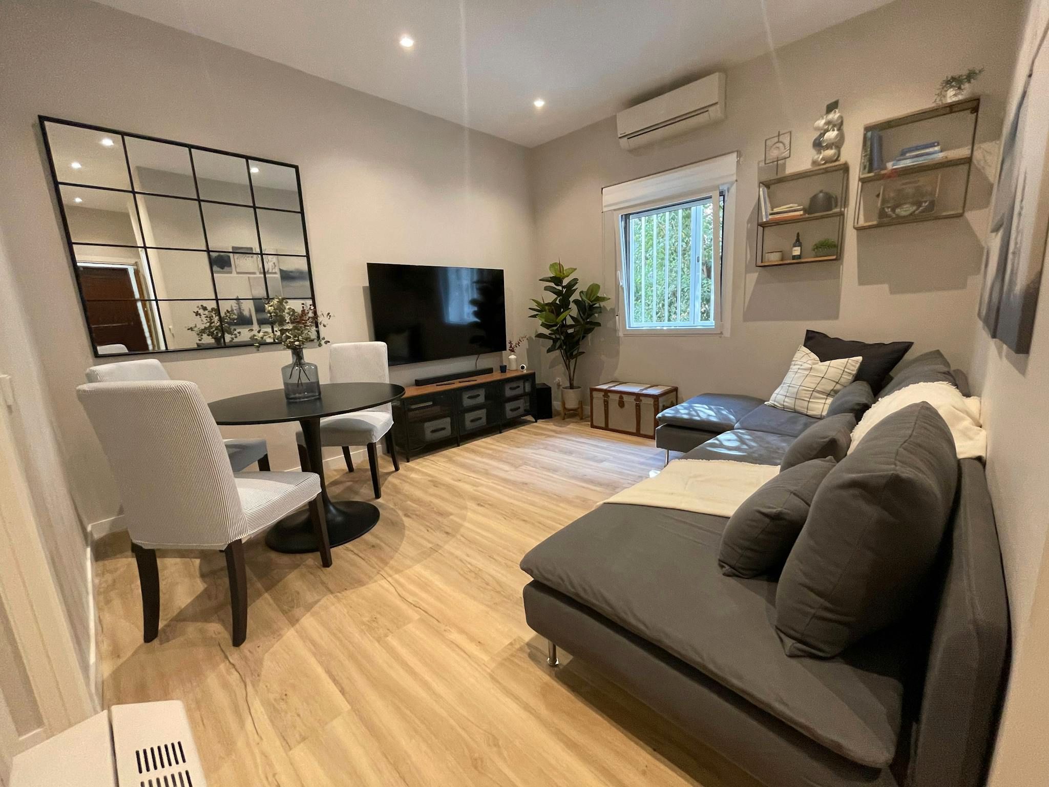 Living room of Flat to rent in  Madrid Capital  with Air Conditioner, Heating and Private garden