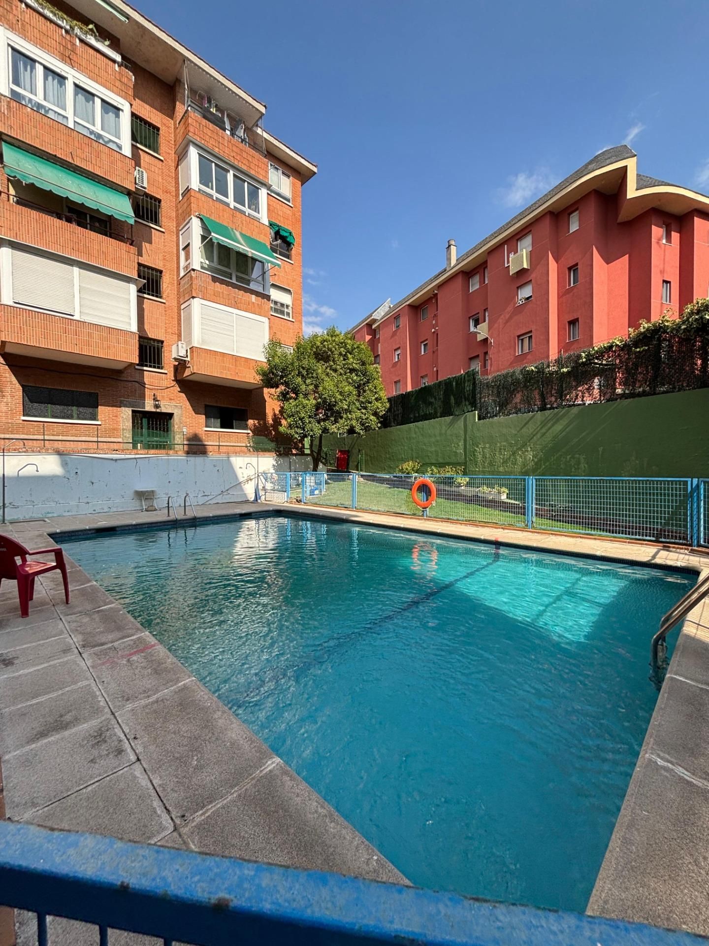 Piscina de Piso de alquiler en Las Rozas de Madrid con Calefacción, Parquet y Terraza