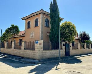 Vista exterior de Casa o xalet en venda en Husillos  amb Calefacció, Terrassa i Traster