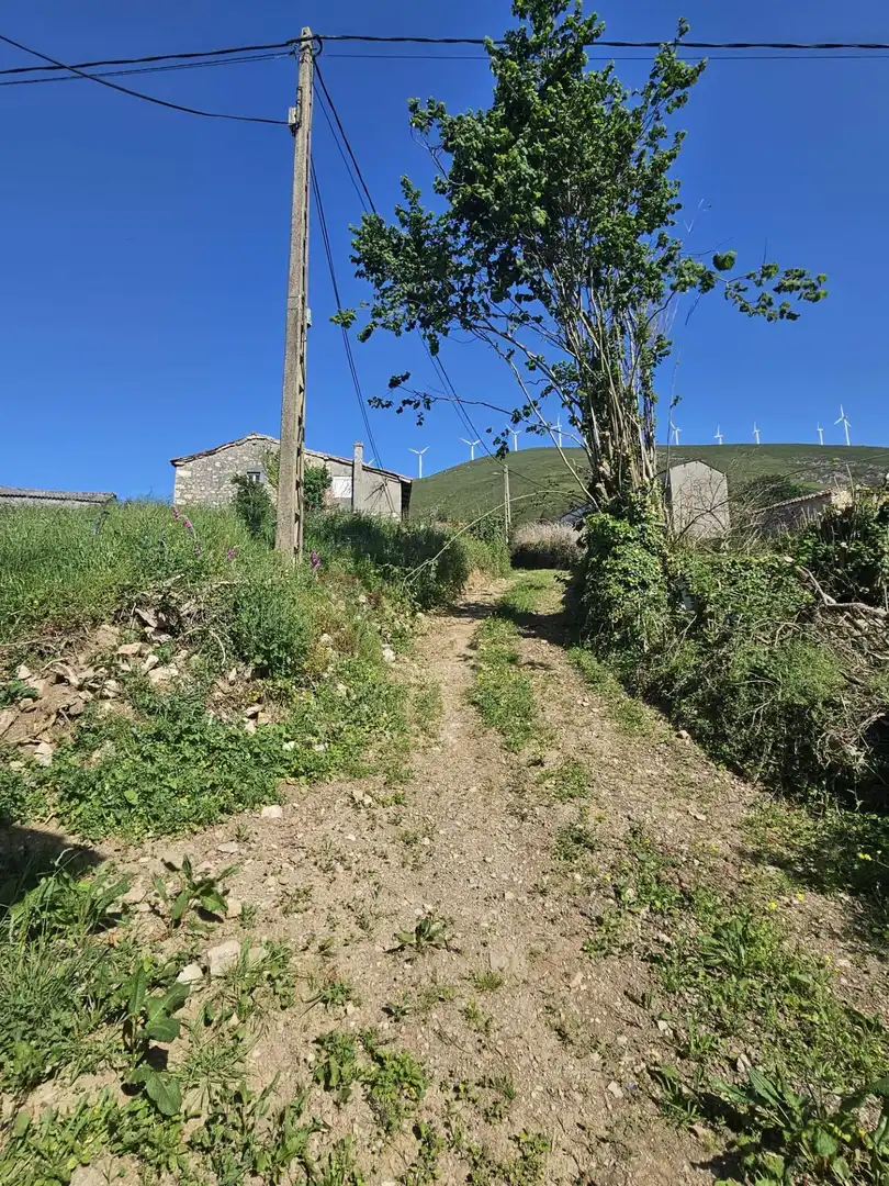 Country house zum Verkauf in Belmonte de Miranda mit Privatgarten und Abstellraum