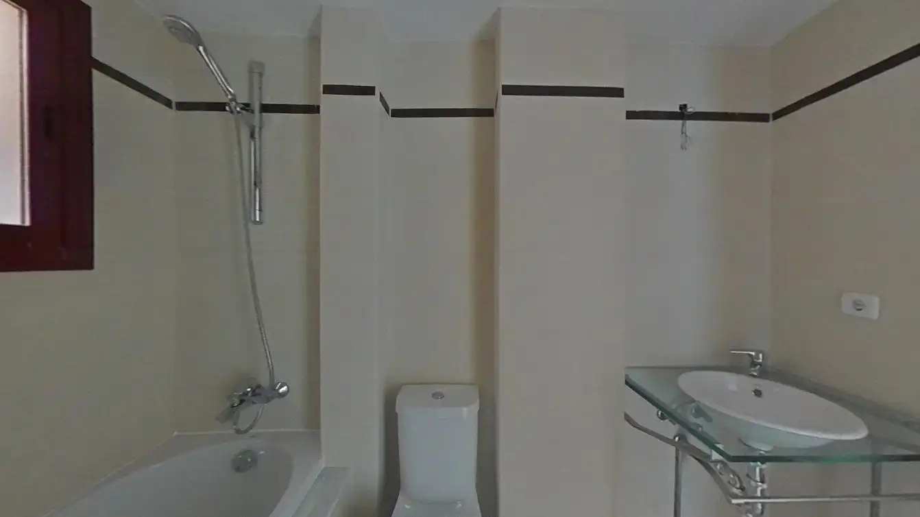 Bany de Pis en venda en Mijas amb Aire condicionat i Piscina