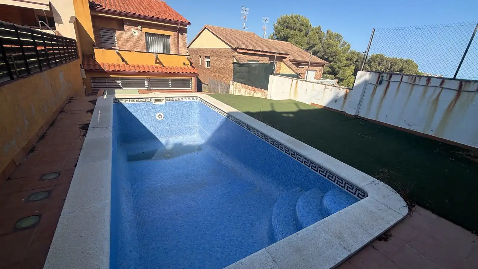 Schwimmbecken von Haus oder Chalet zum Verkauf in Calafell mit Heizung, Privatgarten und Terrasse