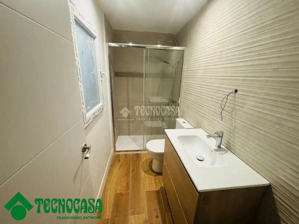 Bathroom of Flat for sale in Toledo  with Air Conditioner and Private garden