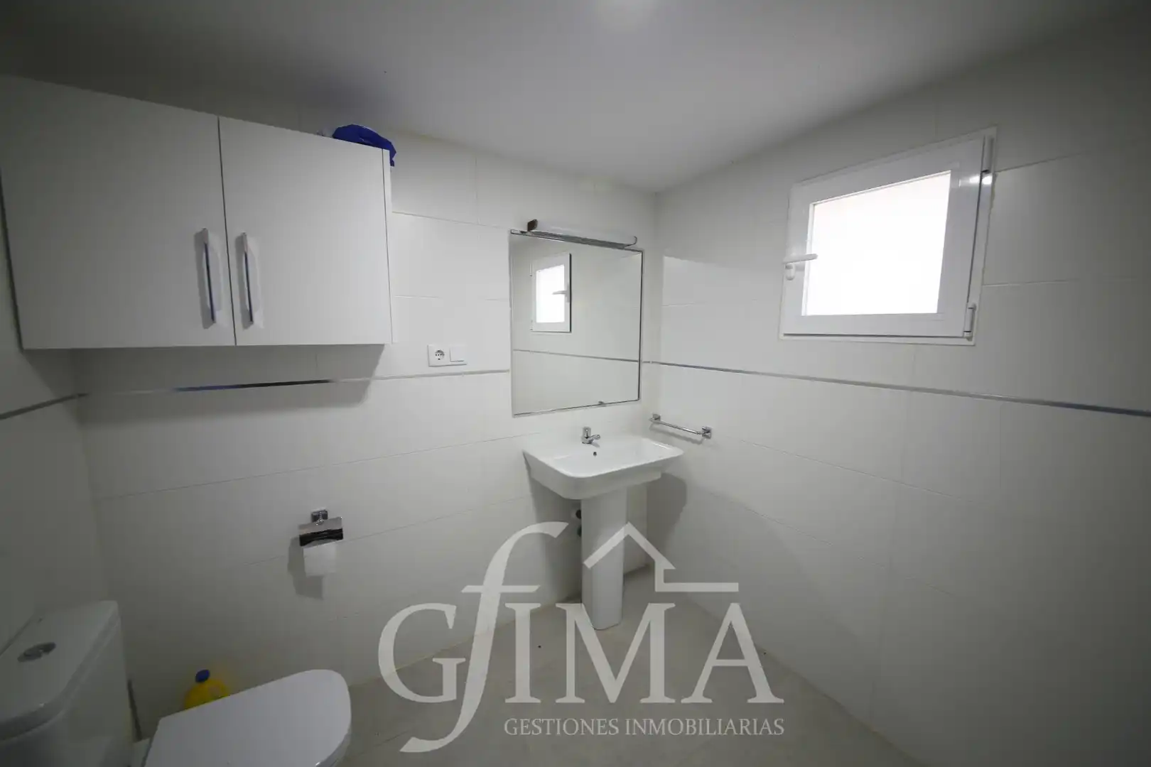Bathroom of Houses for sale in Argamasilla de Alba  with Air Conditioner, Heating and Terrace