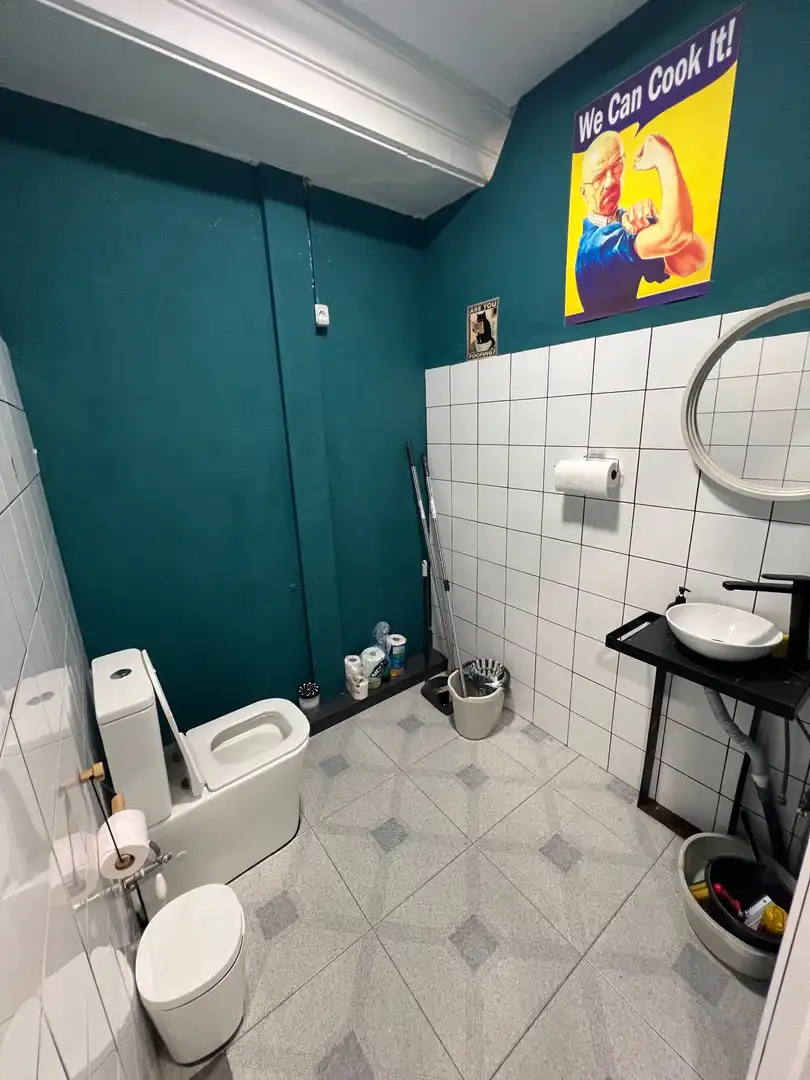 Bany de Local de lloguer en Benidorm amb Aire condicionat