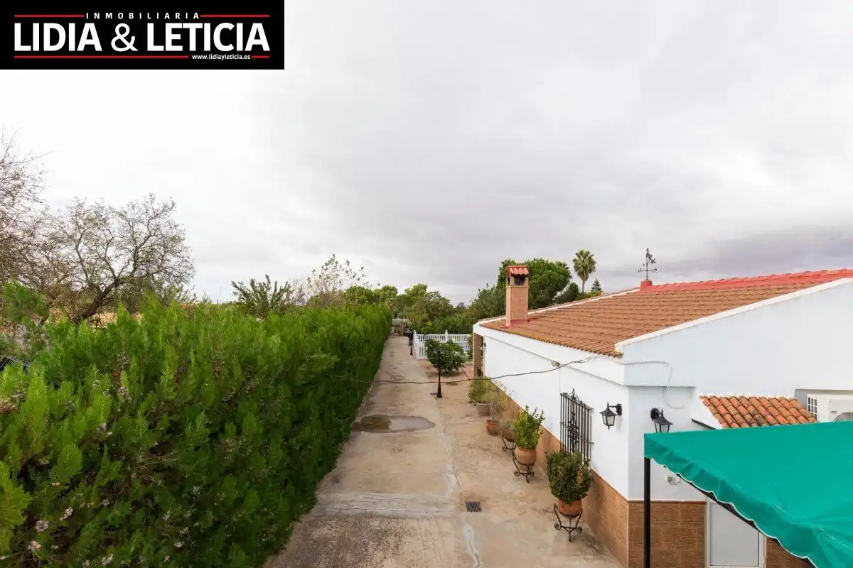 Vista exterior de Casa o chalet en venta en Alcalá de Guadaira con Aire acondicionado, Calefacción y Jardín privado