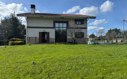 Vista exterior de Casa adosada en venda en Urduliz amb Calefacció, Jardí privat i Terrassa