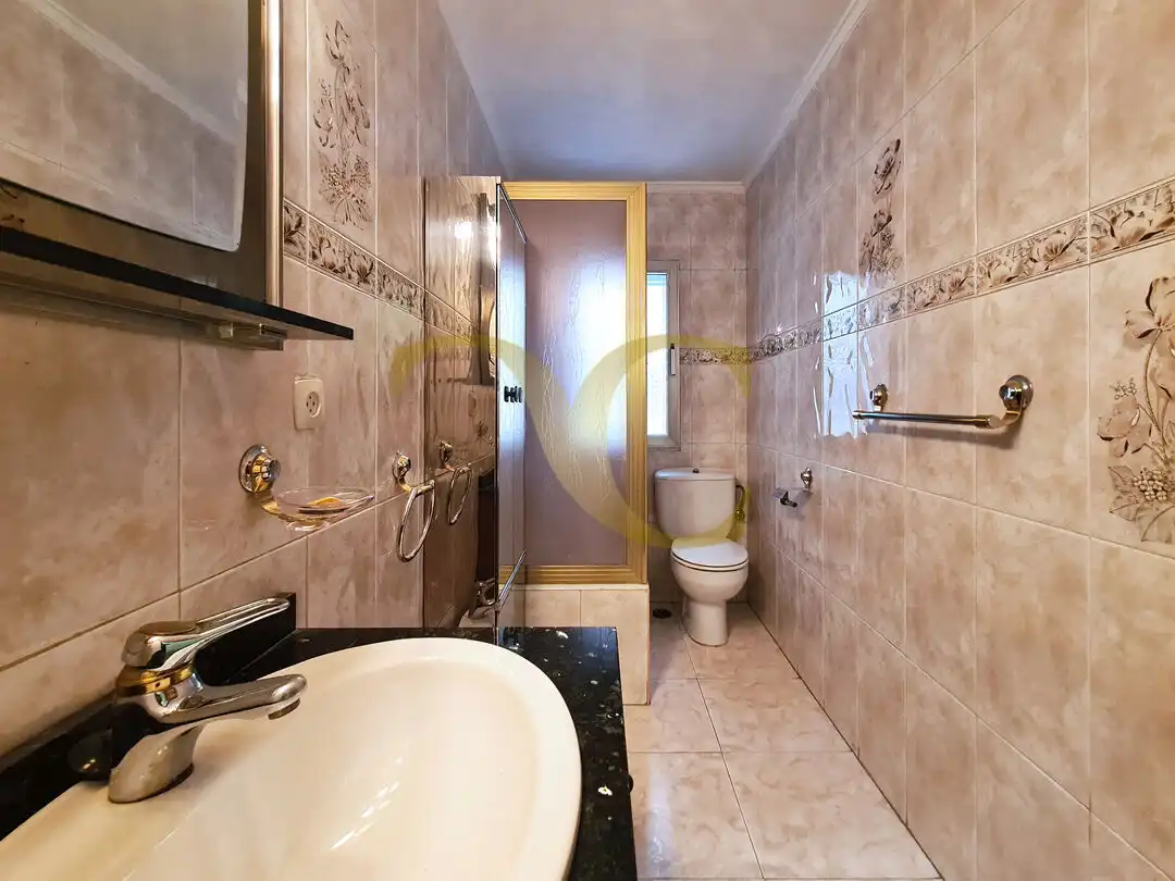 Baño de Piso en venta en Oviedo  con Terraza
