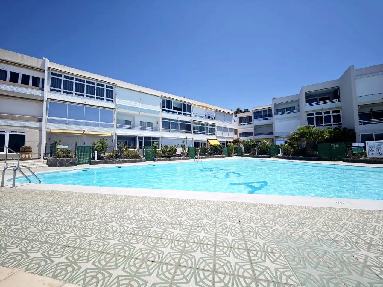 Swimming pool of Flat for rent in San Bartolomé de Tirajana  with Furnished, Internet and Community pool