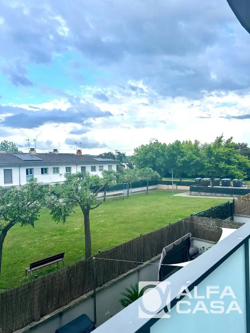 Exterior view of Flat for sale in Girona  with Air Conditioner, Heating and Terrace