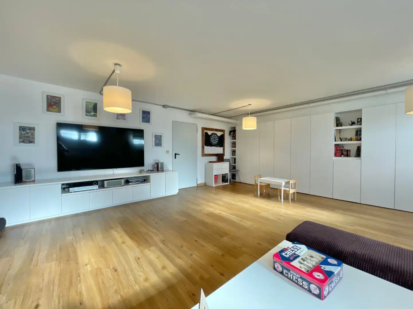 Wohnzimmer von Einfamilien-Reihenhaus zum Verkauf in Málaga mit Klimaanlage, Heizung und Privatgarten