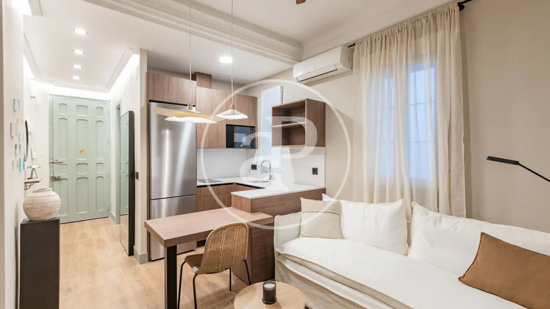 Sala d'estar de Pis en venda en  Madrid Capital amb Aire condicionat, Calefacció i Moblat