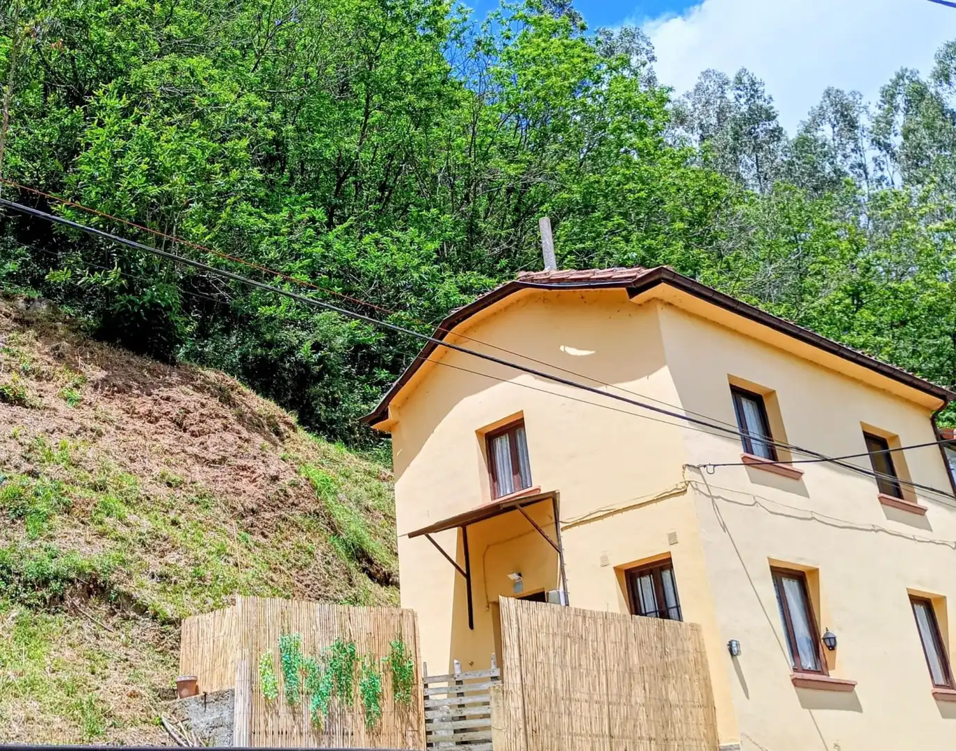 Vista exterior de Casa adosada en venta en Pravia con Calefacción, Terraza y Trastero