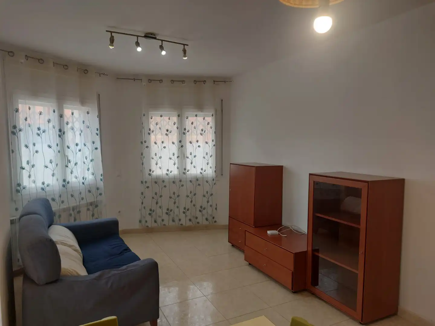 Sala de estar de Apartamento en venta en Tàrrega con Calefacción, Trastero y Amueblado