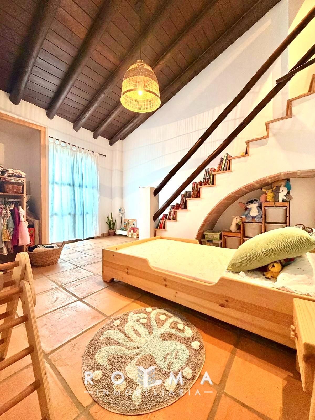 Living room of Single-family semi-detached for sale in Dos Hermanas  with Air Conditioner, Heating and Private garden